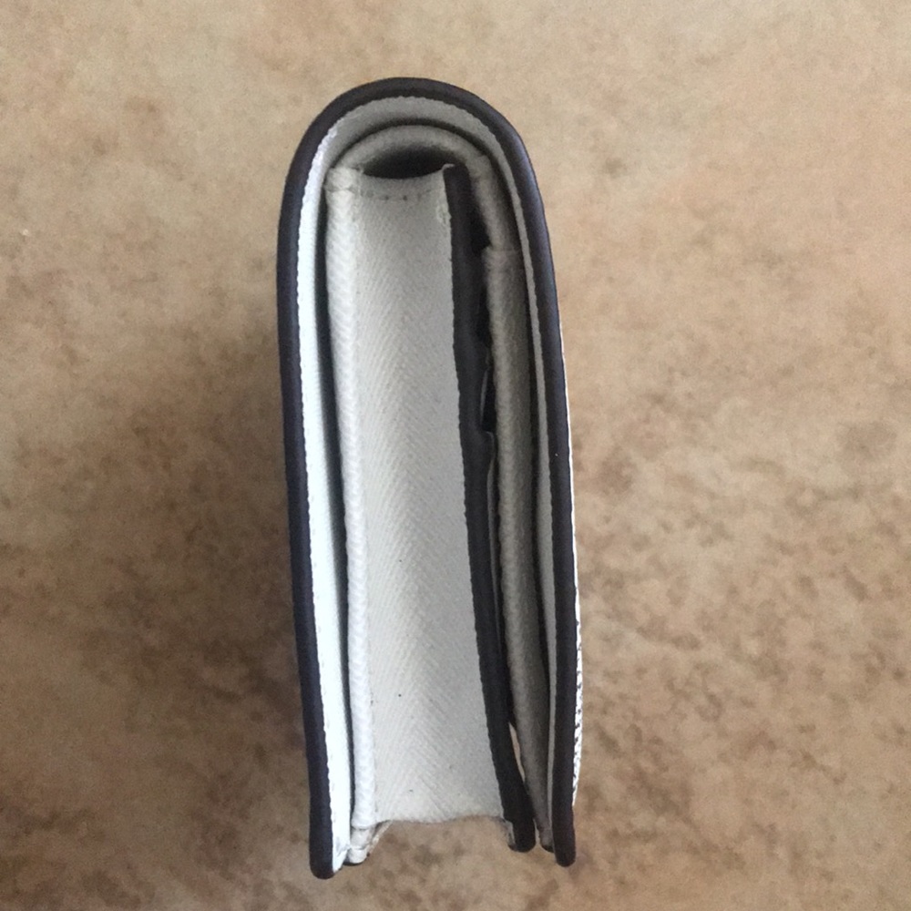 Michael Kors Wallet - Picture 9 of 15